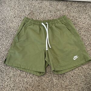Nike Green Above the Knee Shorts - 5 1/2”